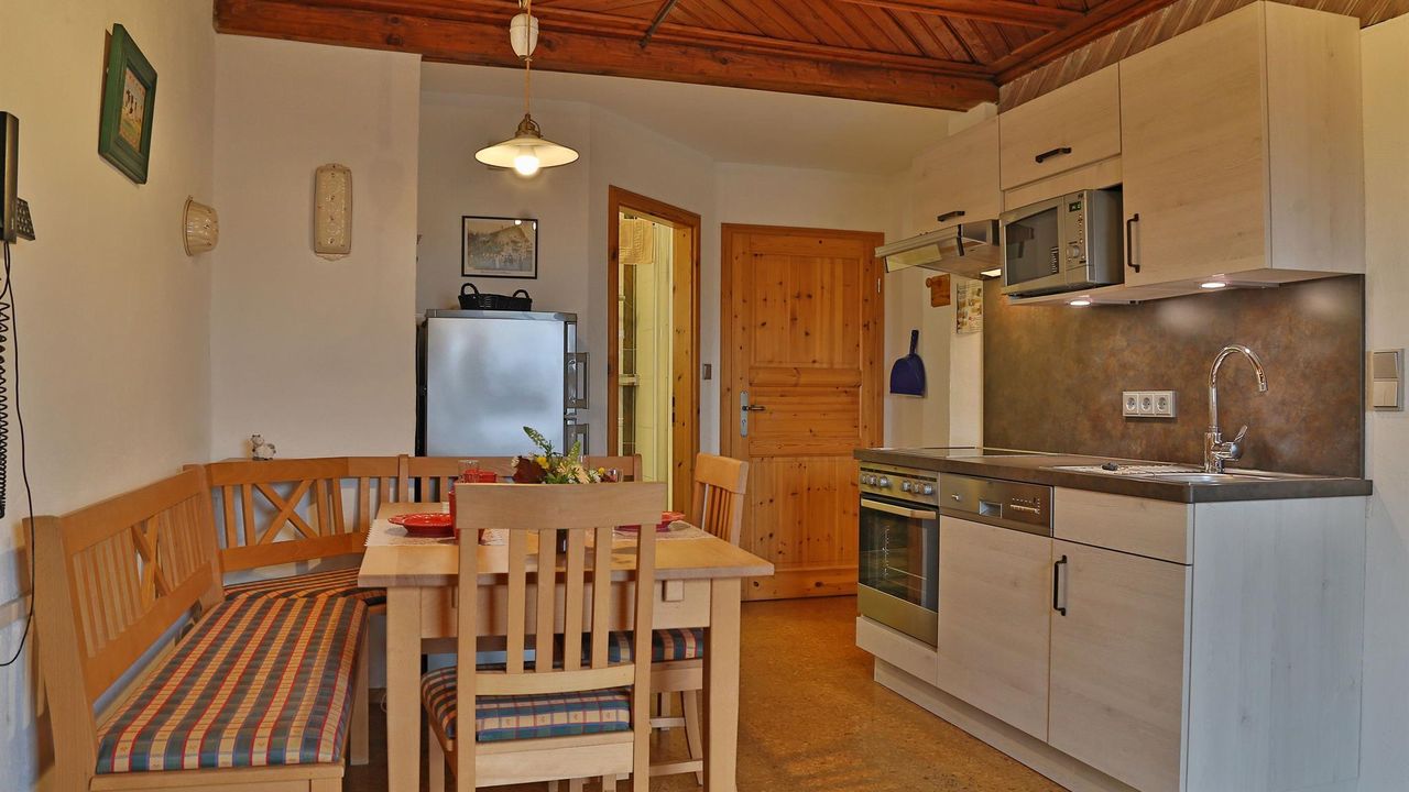 Küche und Essbereich Küche und Essbereich